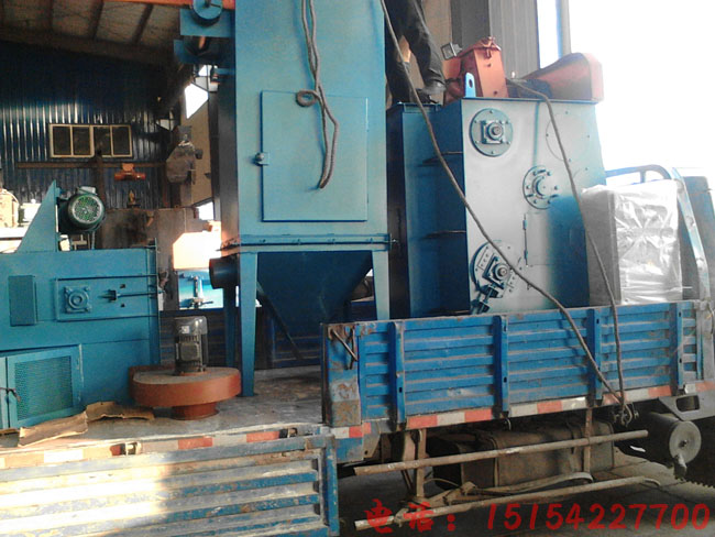 Q326履帶式拋丸機車間內(nèi)裝車準(zhǔn)備發(fā)貨